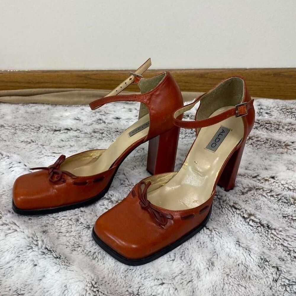 Aldo Vintage 70s made in Macau twee red Brown leather Mary Jane block heel retro